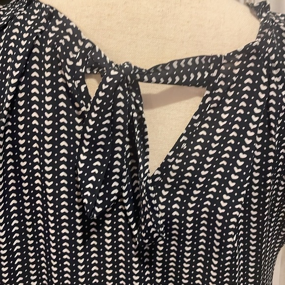 EUC Lauren Conrad Navy with white Hearts Blouse Size Medium - Picture 7 of 9